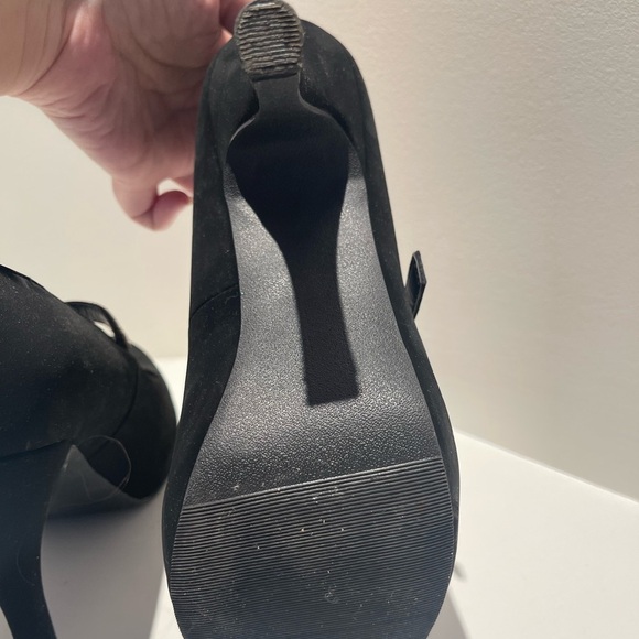 Black Heels with rhinestone band​ - Picture 5 of 7